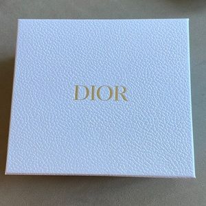 Medium Dior gift box